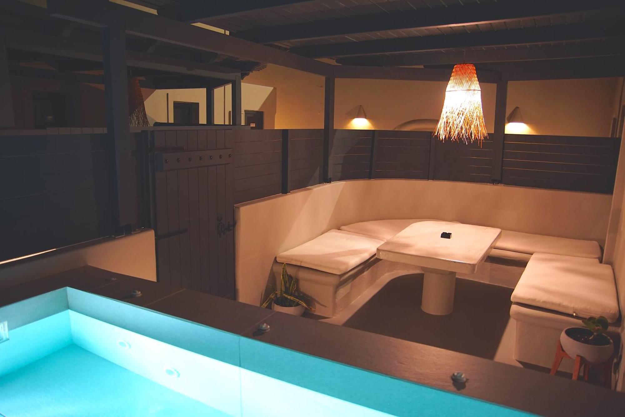 Black Diamond (adults Only) Couette-café Akrotírion